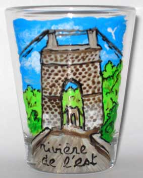 verre &agrave; rhum peint, pont de la rivi&egrave;re de l'est